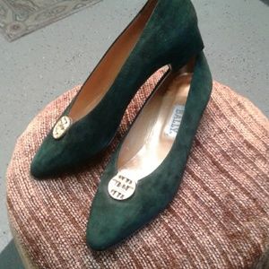 Bally pumps in emerald suede, stunning